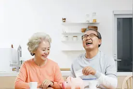 为何人越老越有“味道”？中医提醒：做好3点，远离“老人臭”视频封面