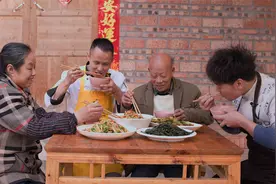 给四伯做一道自贡特色菜“鲜椒牛蛙”，好吃得停不下来视频封面