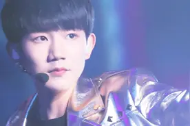 TFBOYS王源独唱《十七》，王源的声音好温柔好好听啊，太会唱歌了