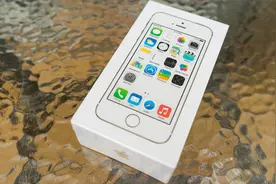 在2021年开箱全新未拆封的iPhone5s，iOS7丝滑般流畅视频封面