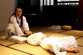 道家讲究睡觉的姿势，睡姿正确才能精力充沛，听凌云讲道家睡姿视频封面