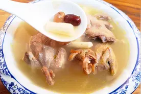 炖鸽子汤时，要不要先焯水？教你正确做法，汤浓味美，营养还翻倍视频封面