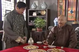 厨王：厨子给王爷做蒙古烤肉，烤好拿刀把肉刮下来，看着都馋死了视频封面