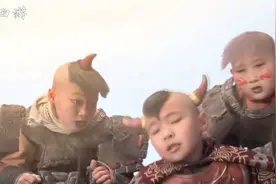 红孩儿的本事那么大，那么他的师父是谁？你看他手里拿的武器是啥视频封面