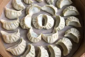教你在家做韭菜蒸饺，薄皮大馅儿，不露馅不破皮，一口一个真过瘾视频封面