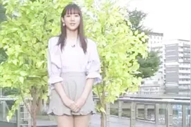 日本气象台女主持，“蜜汁腿”征服男观众，撑起全台收视率！视频封面