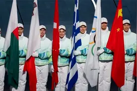 独家对话四位执旗手：微笑发自内心，想向世界展示中国青年的活力视频封面