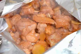 客家人爱吃的一锅焗鸡，鲜香入味，做法简单，好吃的停不下来视频封面