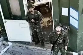 岛内政论节目调侃金门士兵朝大陆无人机扔石头：还不如扔金门高粱视频封面