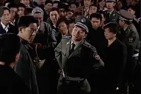 影视：中央领导吃路边摊，没想竟遇上城管暴力执法，当场暴怒问责视频封面