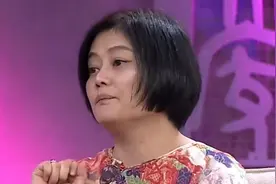 何静经历巨变，笑看人生，坦言爱情顺其自然视频封面