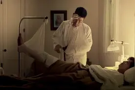 追龙：跛豪为救雷洛被打断腿，雷洛忍不了，灌超哥喝司法奶茶！视频封面