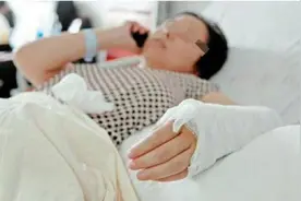 【#官方回应13岁女童产下女婴#】#湖南新化一小学13岁女童产女#视频封面