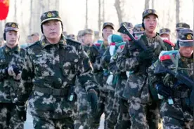 为何新兵入伍不能在家乡服役？答案揭晓后，才知国家想的很周到！视频封面