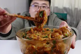 饺子新吃法，不用蘸料不用醋，一口气吃一大碗视频封面