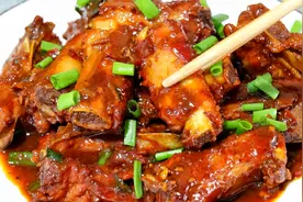难怪饭店的红烧排骨那么好吃，原来诀窍很简单，学会给家人露一手视频封面
