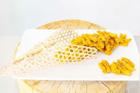 炸酥肉用面粉还是淀粉？重庆厨师教你正确做法，外酥里嫩不会软视频封面