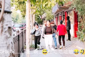 街头恶搞：装假人吓路人在恐惧面前不再淑女,哈了视频封面