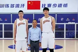 王哲林官宣加盟上海 四年顶薪为大鲨鱼重建内线视频封面