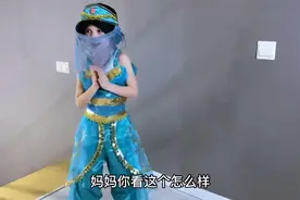 她竟然戴上了防毒面具，妈妈让小女孩戴好口罩出门视频封面