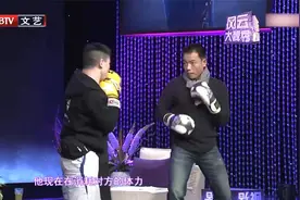 演员王挺和拳击冠军现场pk，拳拳到肉，秦海璐紧张坏了视频封面