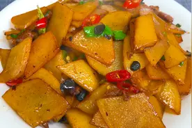经典家常下饭菜“土豆炒肉”，做法简单味道独特，天天吃都不腻视频封面