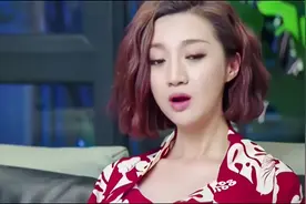 高富帅喜欢上美女，竟然故意给她看腹肌，美女瞬间害羞了视频封面