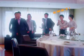 那些在同学聚会上，姗姗来迟的校花，精致又清纯惹得一众男生尖叫视频封面