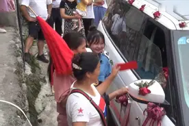 贵州一小伙结婚，迎娶新娘的婚车到家了，没有红包半天不下车视频封面