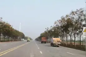 荆州规划的另一条快速路，位于城市最东端，路很宽但红绿灯多视频封面