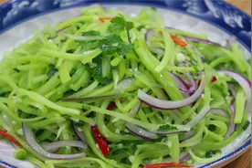 凉拌莴笋丝到底要不要焯水，川菜师傅教你这样做，脆爽美味不变色视频封面
