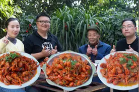 小龙虾上市了，阿米买一挑做三个口味，虾肉紧实，巴适得板视频封面