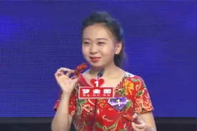相亲相爱：东北男嘉宾登台送麻辣小龙虾，女嘉宾吃了还想吃视频封面