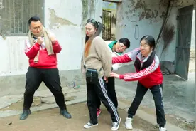短剧：二十年后的自己会变成什么样？虎妹变化太大，奶奶认不出来视频封面