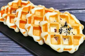 再也不买华夫饼了，教你家庭做法，1分钟一张，简单美味零添加视频封面