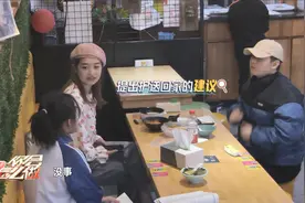 女孩遭遇经期尴尬，路人飞奔为其提供帮助视频封面