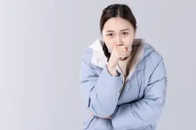 总是感觉喉咙痛有痰？大多数人跑不过两个原因，预防感冒很有必要视频封面