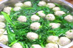 丸子汤想要好吃有诀窍，关键在调肉馅比例，这样做丸子不散还Q弹视频封面