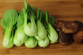 饭店的香菇油菜为什么那么好吃？大厨详细讲解做法，上桌瞬间扫光视频封面