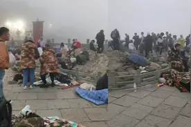 女子夜爬4小时登顶泰山，山顶一幕让她不知所措：以为误入丐帮视频封面