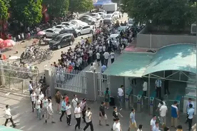 东莞石碣镇21000人的电子厂，天天招300多人，而小工厂却无人问津视频封面
