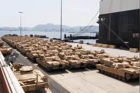 中国的隐形“航母”，一次能装近千辆坦克，战时海上运输有保障了视频封面