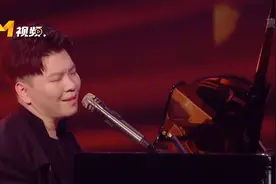常石磊深情演绎歌曲《月亮》视频封面