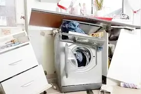 用洗衣机洗羽绒服会爆炸？真相让人吓一跳视频封面