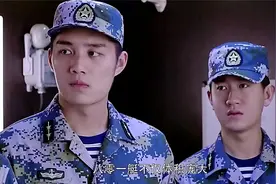 深海利剑：海军新兵鸟枪换炮，驾驶最新型潜艇，当上指挥官！视频封面
