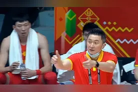 中国男篮VS黎巴嫩，顾全关键时刻杀红眼飙三分，杜锋激动竖大拇指视频封面