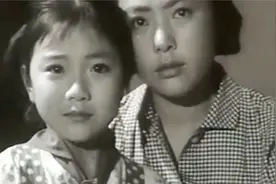 朱逢博这首《听妈妈讲那过去的事情》又勾起了我们童年美好回忆视频封面