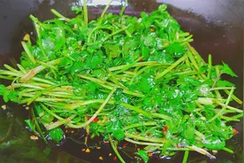 香菜直接放酱油中泡3天，味道比吃肉还香！学会了人人夸你是大厨视频封面