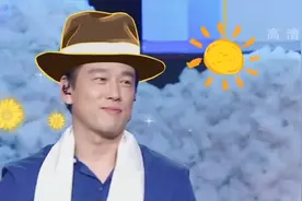 王耀庆戴白围巾现场《三月里的小雨》，妖娆舞姿太辣眼睛视频封面