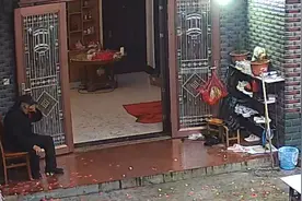 孙女出嫁爷爷坐院中偷偷抹眼泪：从小跟爷爷长大，相互陪伴十几年视频封面